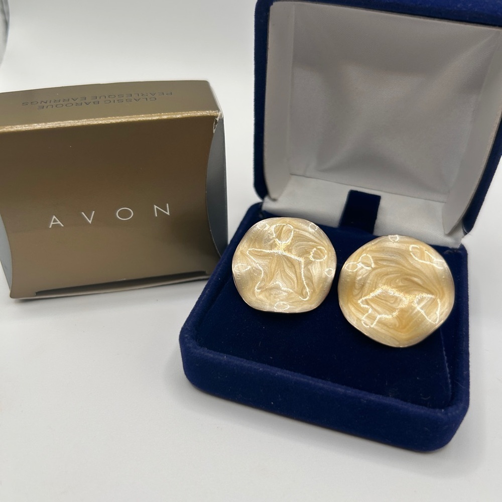 Vintage Avon Cream Gold Swirl Post Earrings 1999​